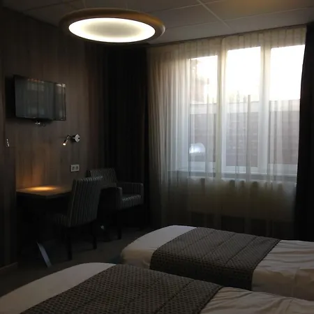 米勒克隆酒店 *