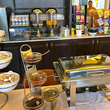 米勒克隆酒店 *